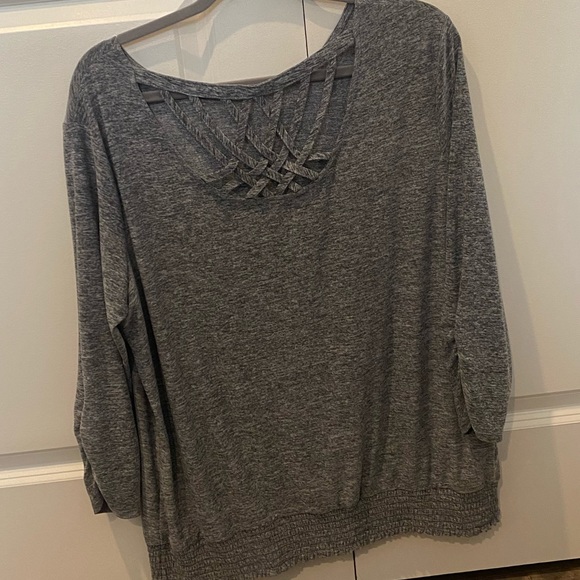 gray shirt - Picture 2 of 3